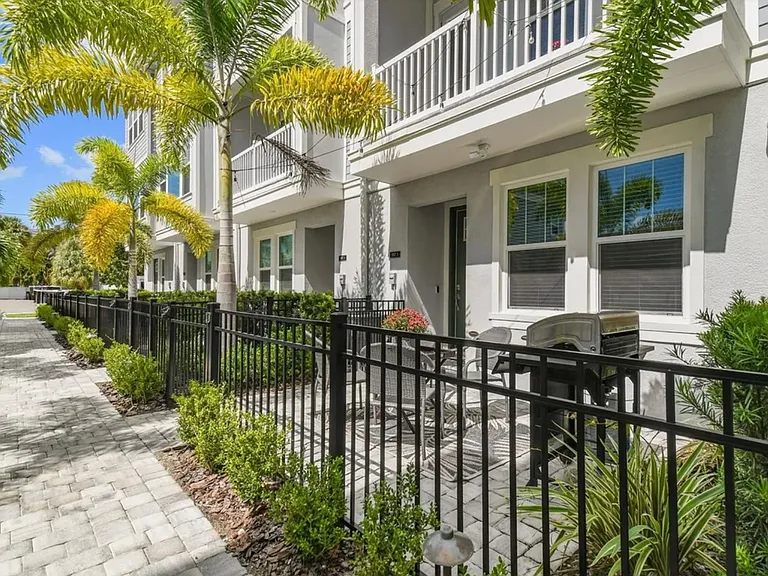 206 S Tampania Ave #3 — Photo 4