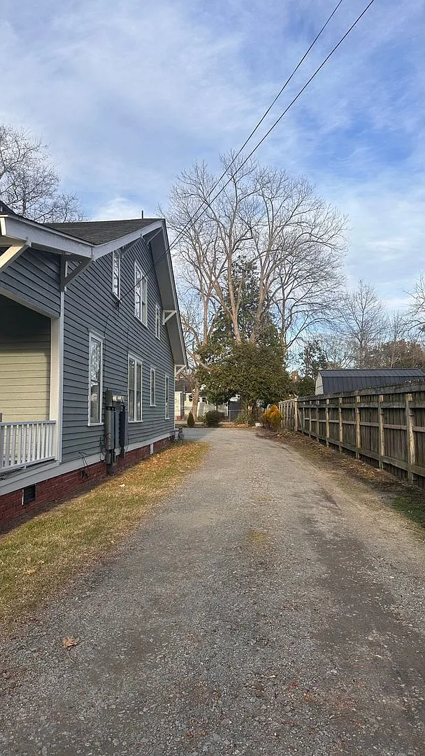 Building Photo - 407 Saint Andrew St