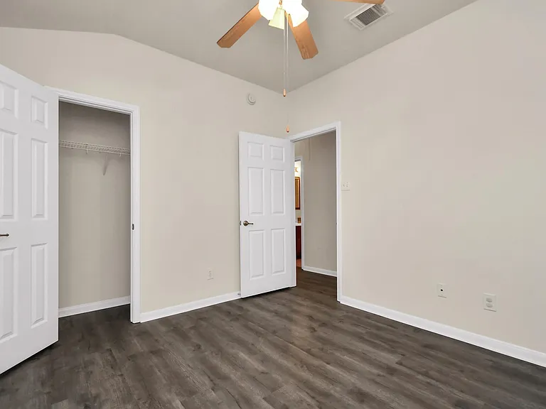 2626 Orchard Creek Ln — Photo 31