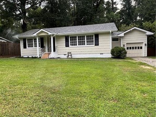2042 E Roxboro Rd NE