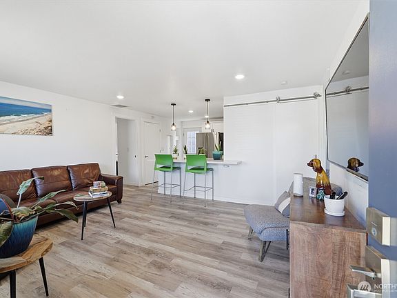 4th image of 622 6th Street SE