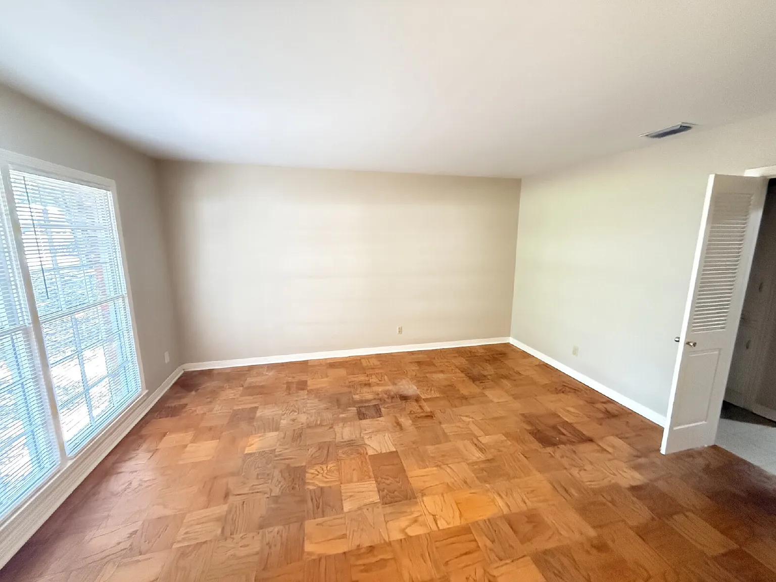 3 bed, 1.5 bath, $1,300 — Photo 4