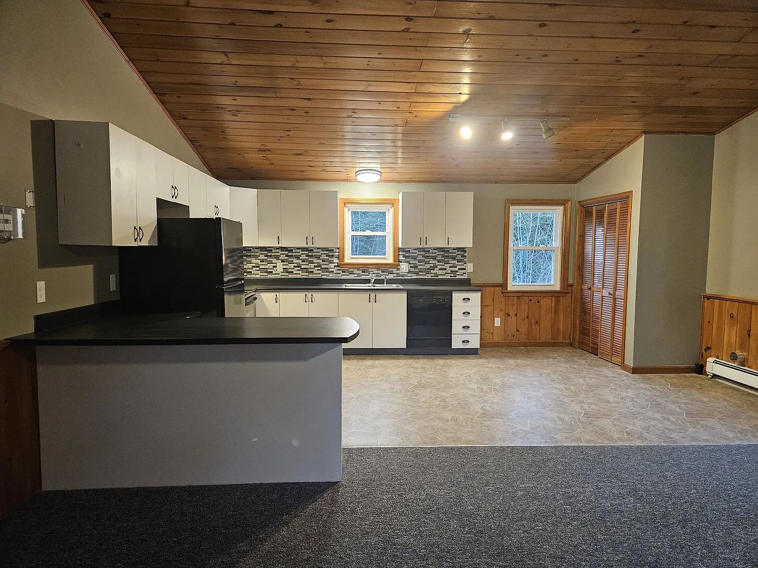 2 bed, 1200 sqft, $1,800 — Photo 3