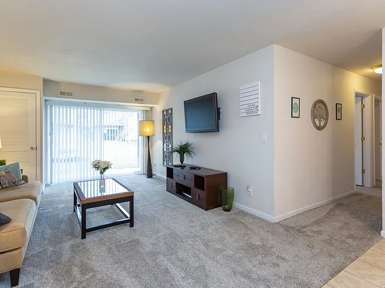 Lakeview Apartments — Photo 11