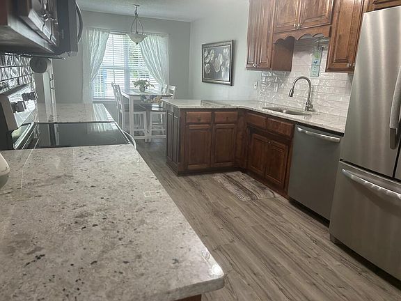 5th image of 3880 Heather Way