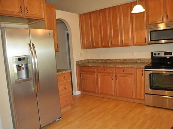 3rd image of 15842 Charter Oaks Trl