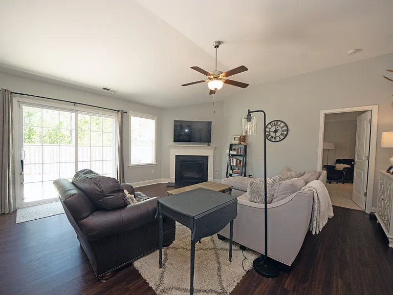 107 Prescott Cir — Photo 2