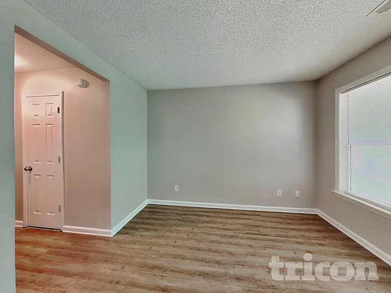 4409 Woodlawn Dr — Photo 3