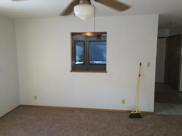 1406 Sturdy Rd, Valparaiso, IN 46383