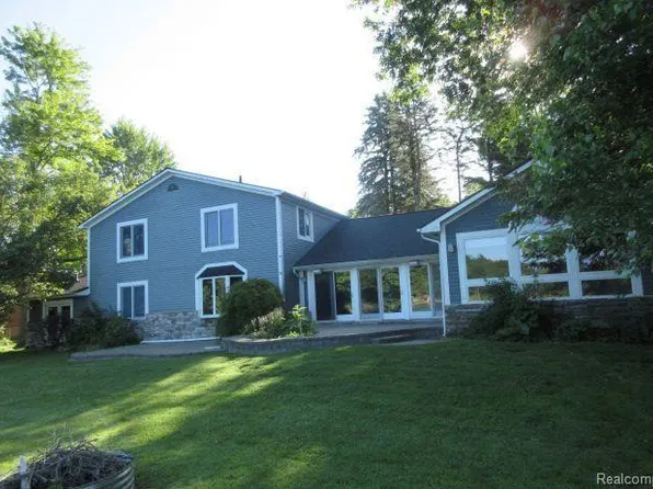 4870 Lakeview Blvd, Clarkston, MI 48348