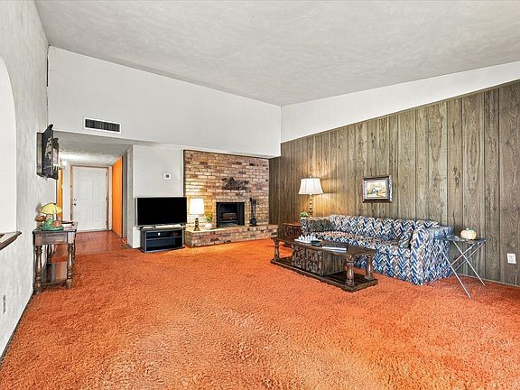 4th image of 738 Timberdale St