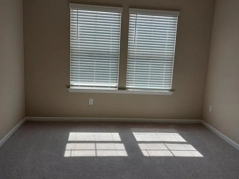 12911 Josslyn Ln — Photo 3