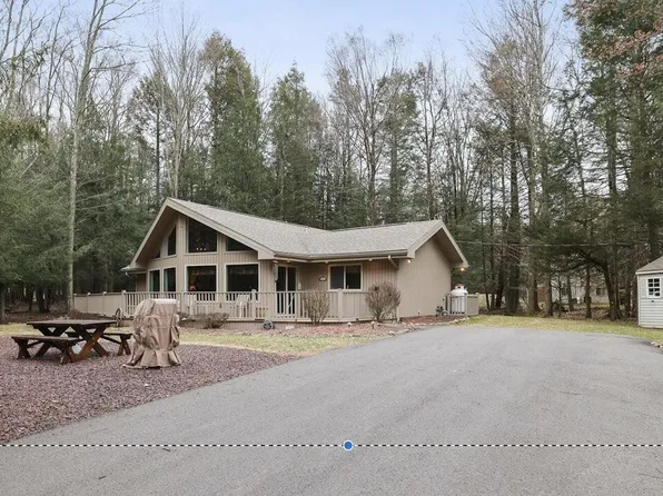 4 Aquarius Ln, Lake Ariel, PA 18436