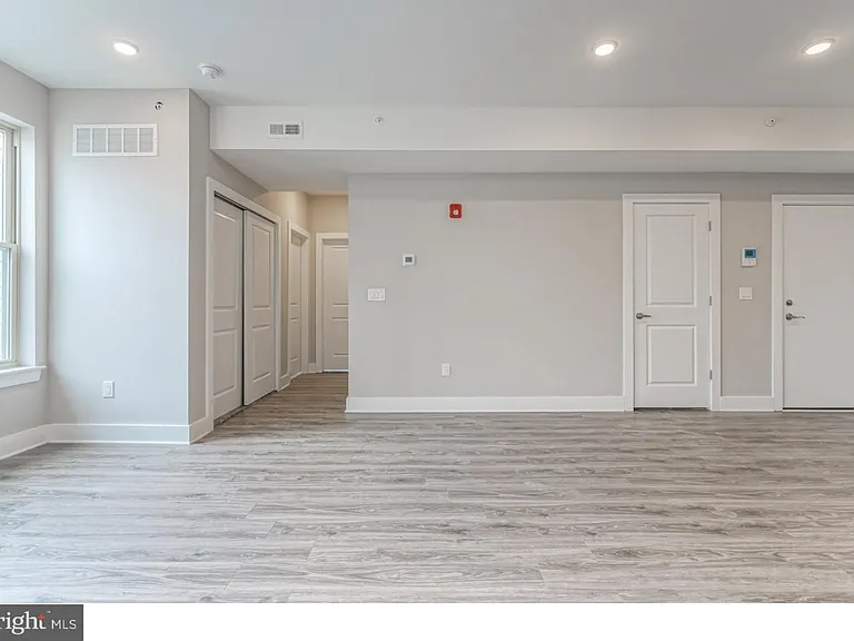 2162 E Norris St #203 — Photo 5
