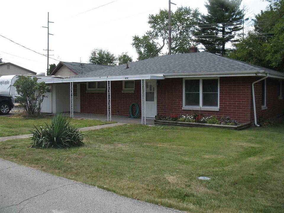 1st image of 826 Willow Dr