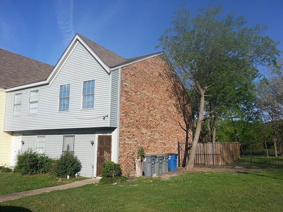 1st image of 2257 Aspen St