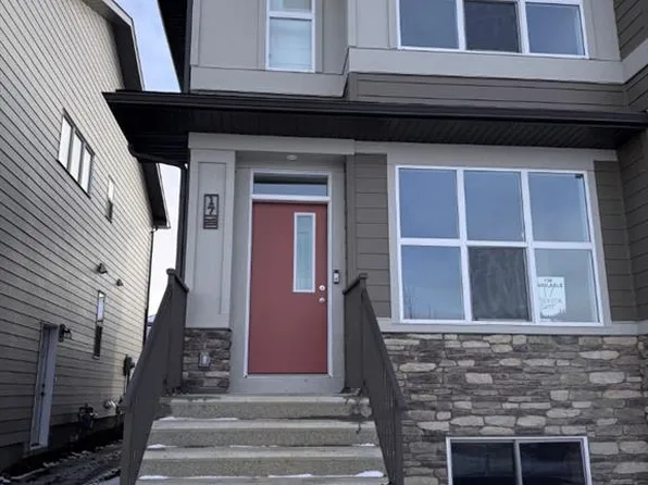 17 N Setonvista Gate SE, Calgary, AB T3M 4A3