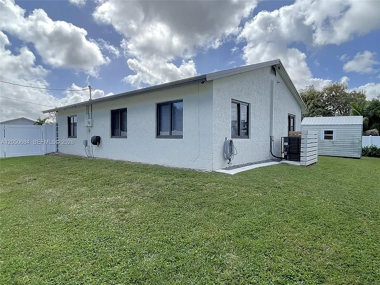 1370 NW 3rd St — Photo 37