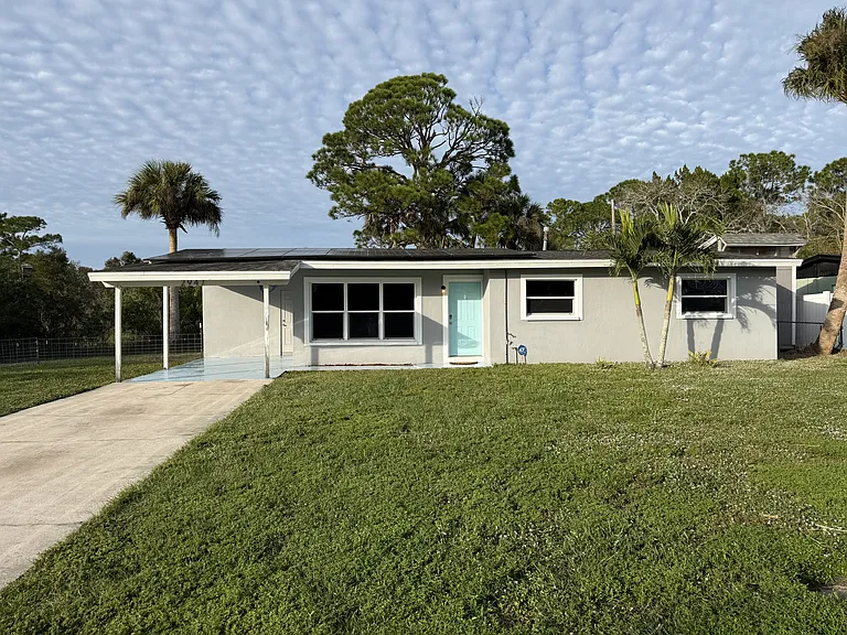 Shepard Dr — Photo 1