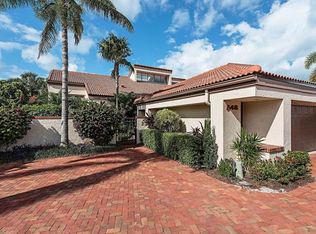 546 Bay Villas Ln, Naples, FL 34108