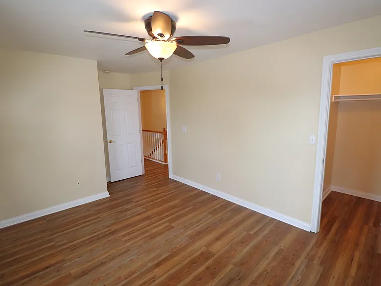 Beautifully Restored Townhouse — Photo 38