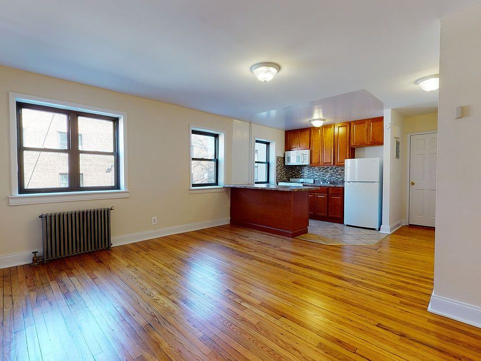 1st image of 20-52 Crescent St #1A