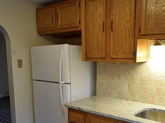 3rd image of 15180 Euclid Avenue # Fl 2nd