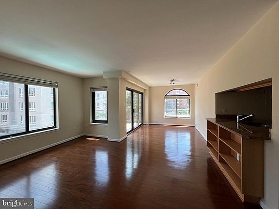 3rd image of 1029 N Stuart St APT 417