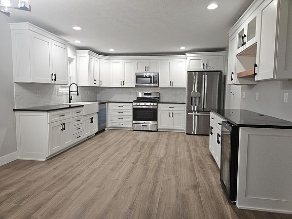 2nd image of 51489 Willis St