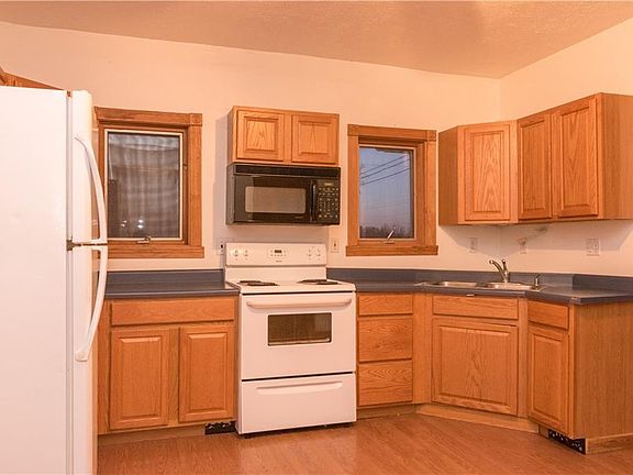 5th image of 118 Jackson St