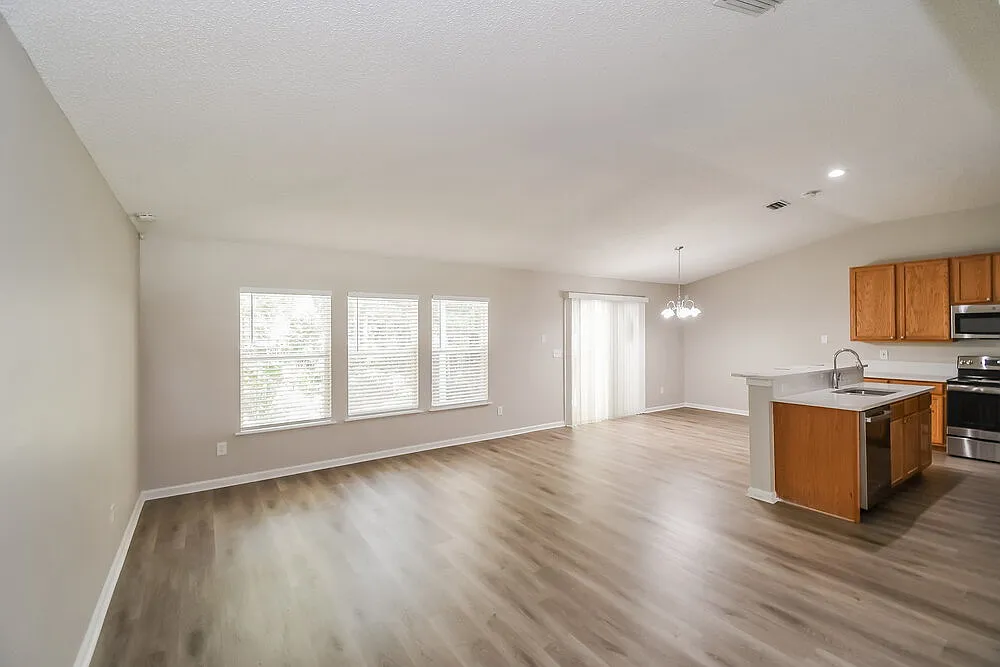 3 bed, 2.0 bath, 1932 sqft, $2,155 — Photo 4