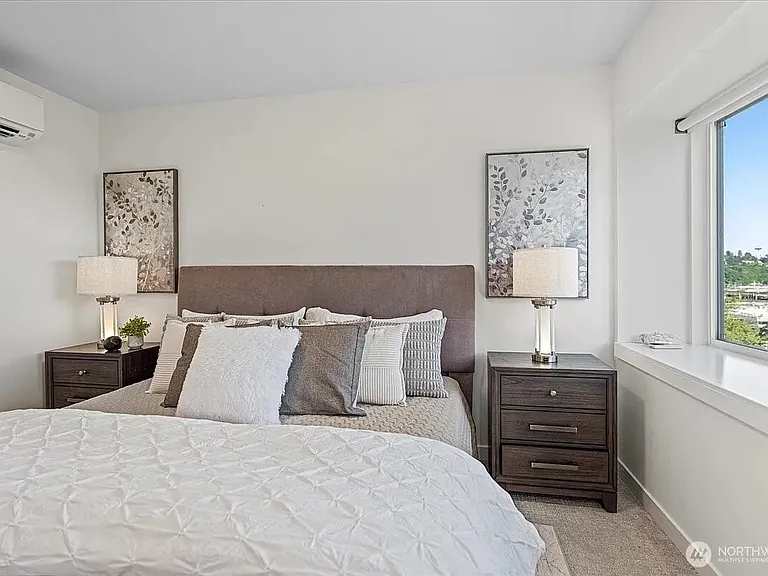 2310 W Newton St — Photo 18