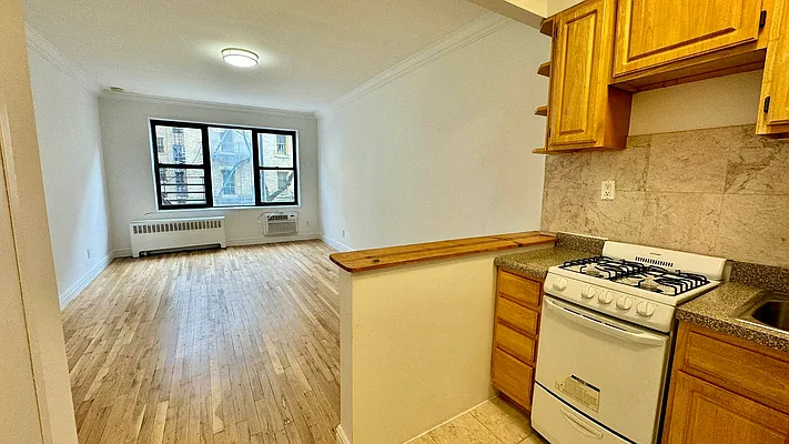 Rented by HOLTON REAL ESTATE INC. | media 12