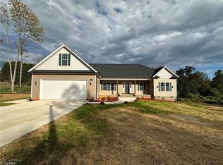 5734 Oak Knoll Dr, Trinity, NC 27370