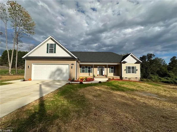 5734 Oak Knoll Dr, Trinity, NC 27370