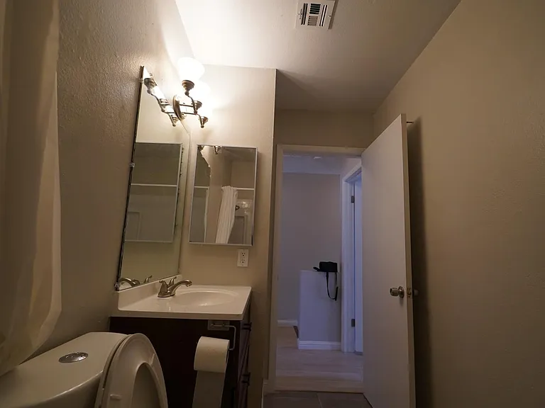 5282 S Maryland Pkwy #C — Photo 10