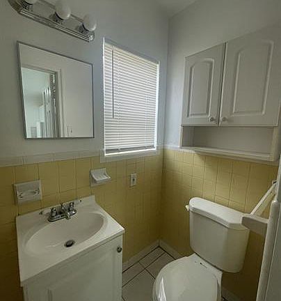 3rd image of 1734 Van Buren St #16