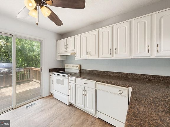 2nd image of 550 Greenhill Ct