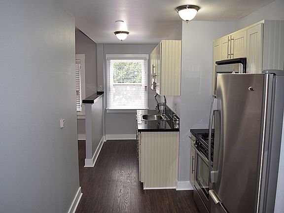 5th image of 138 Elm Ave APT 17