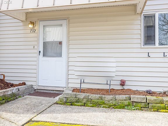 2nd image of 732 SE Rene Ave