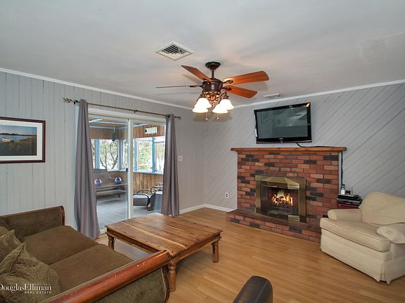 4th image of 10 Lilly Ct