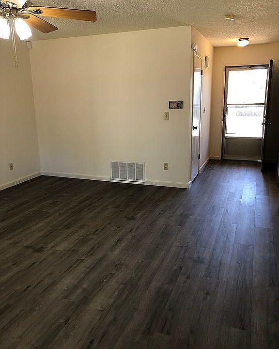 1st image of 8238 Manhattan Dr