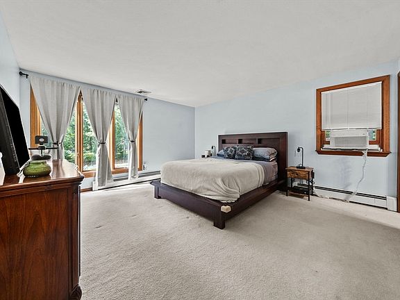 3rd image of 95 Walnut St