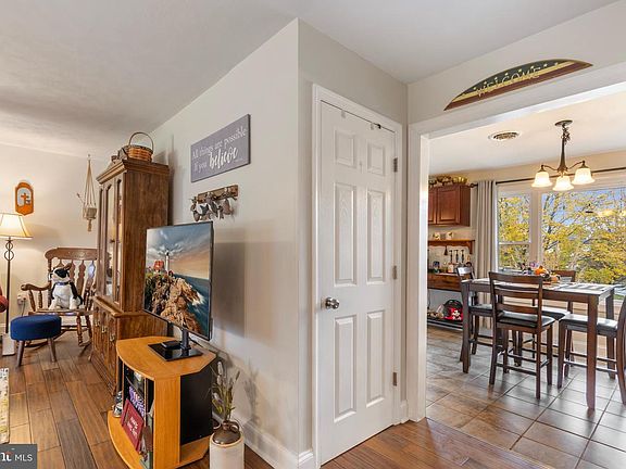 4th image of 1077 Pine Grove Rd