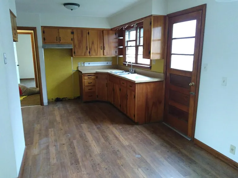 3126 Seneca St — Photo 3