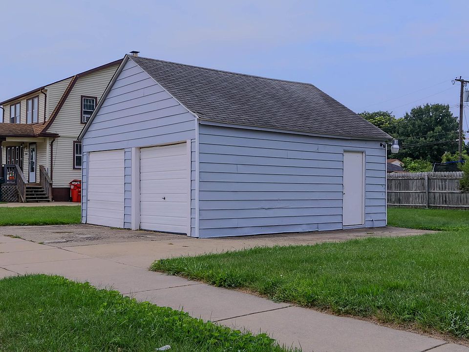 Garage.
