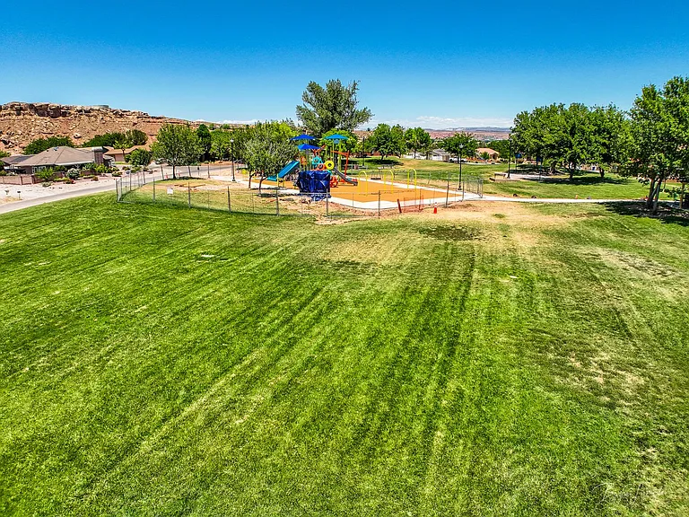 2821 Juniper Cir — Photo 34