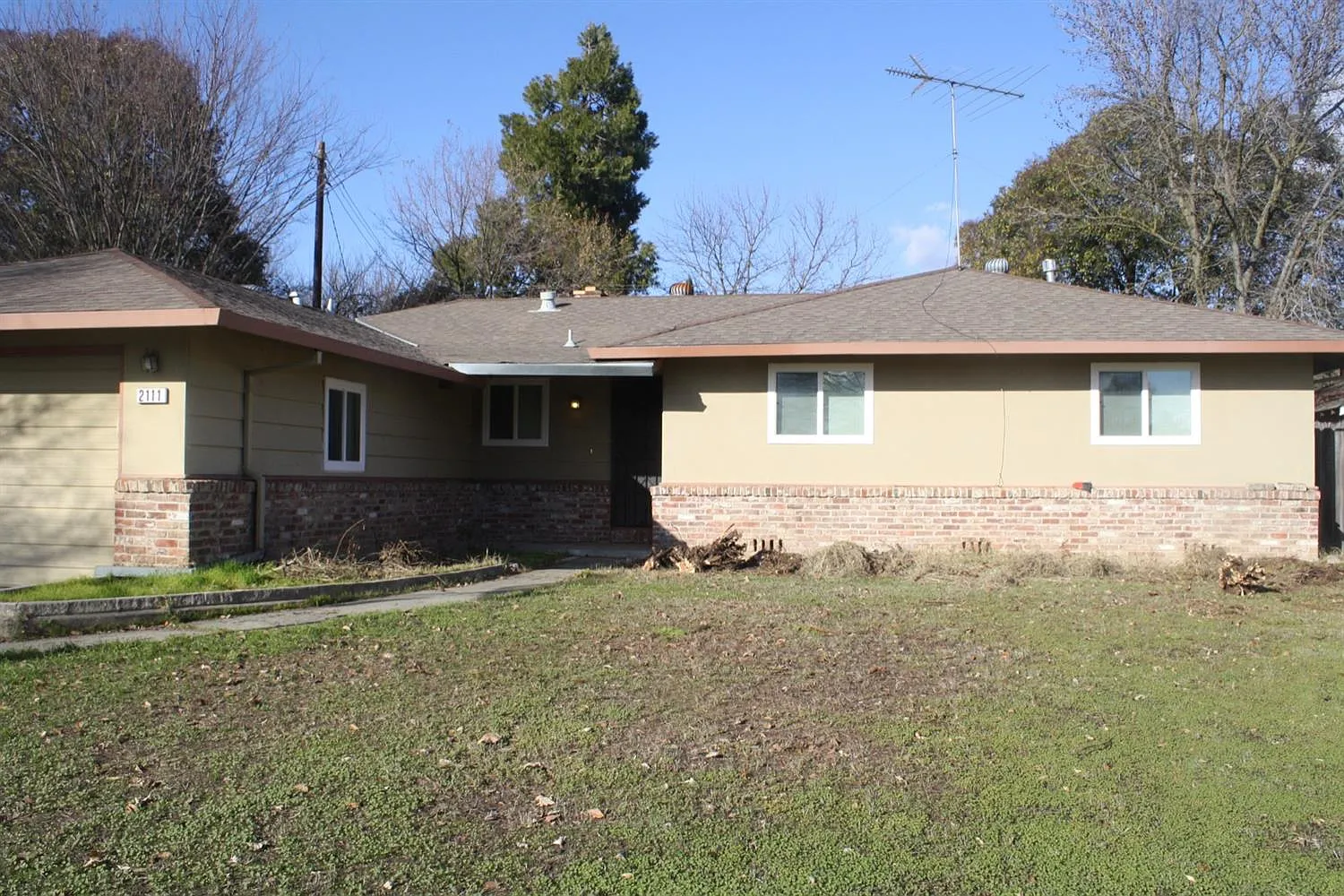 2111 Aaron Way photo 1