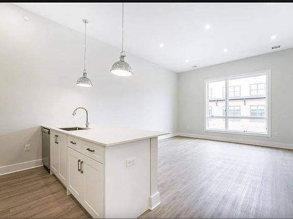 3rd image of 667 Grand St #301