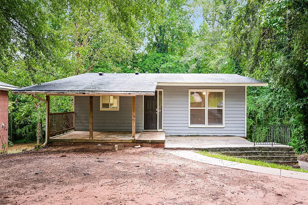 3 bed, 1.5 bath, 1223 sqft, $1,475 — Photo 1